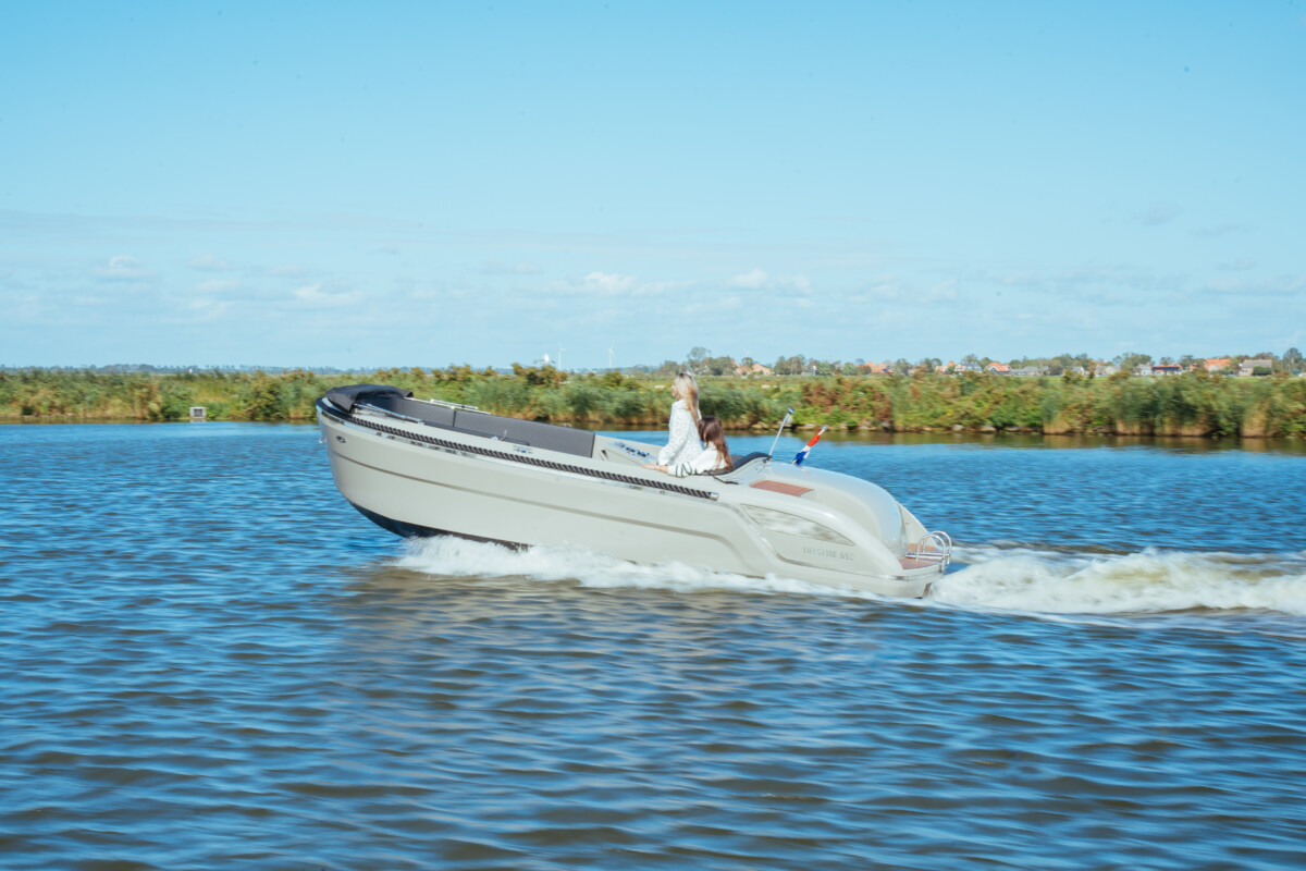 Lifestyle 650 Comfort Boot mieten am Zürichsee